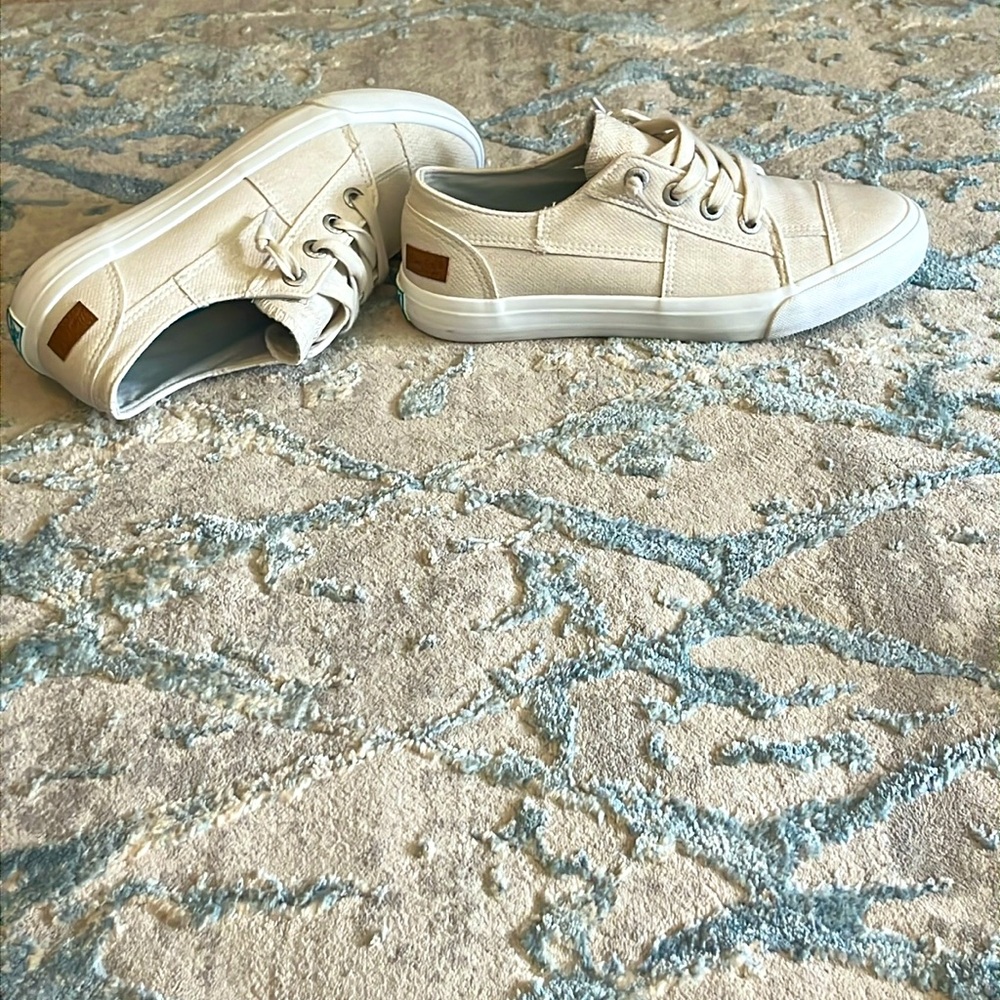 Blowfish Casual Cream Canvas Sneakers Self-Tie Slip-On Size 8